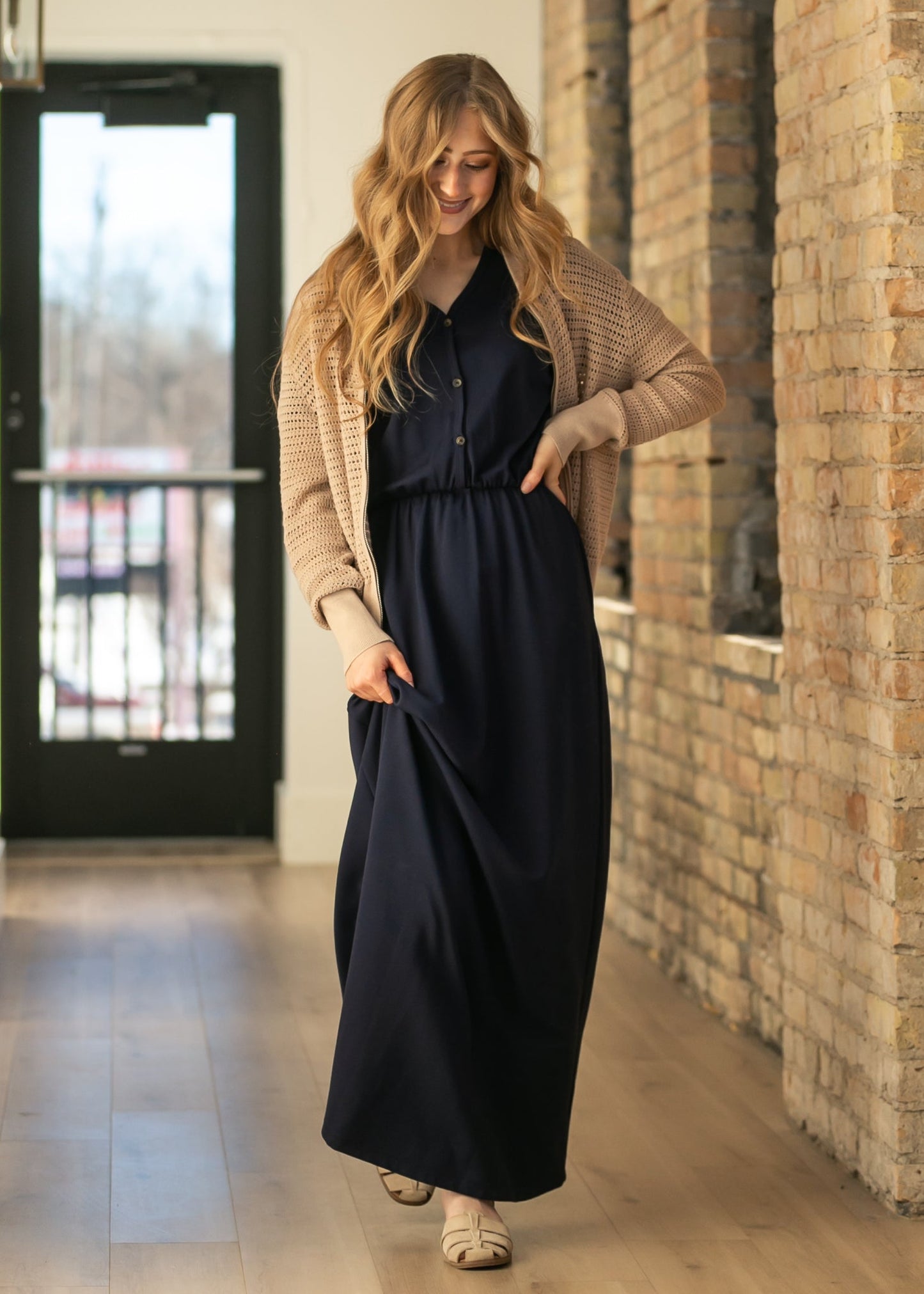 Vestido maxi Ella Navy con cintura ceñida