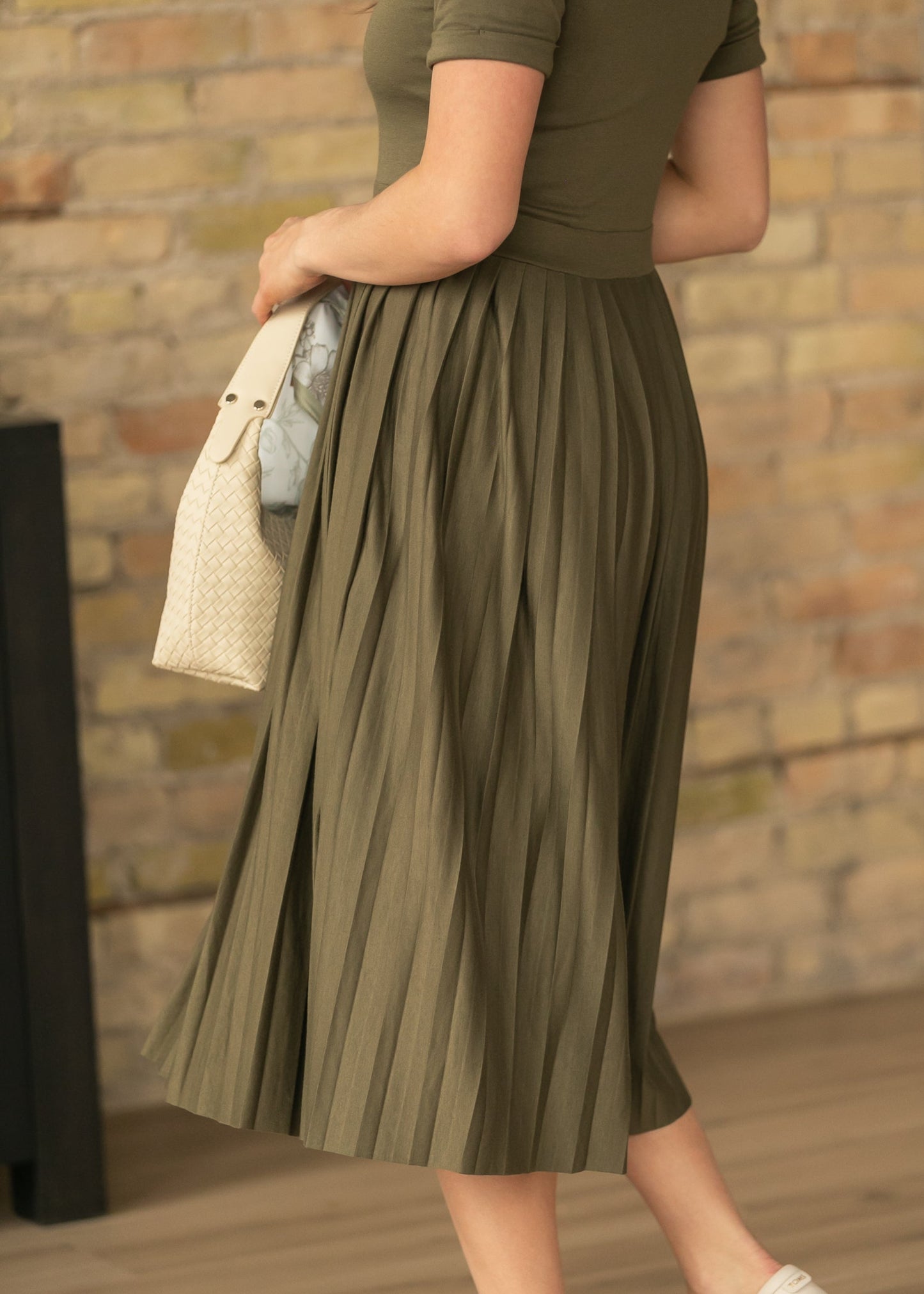 Vestido Midi Plisado Emersyn Olive
