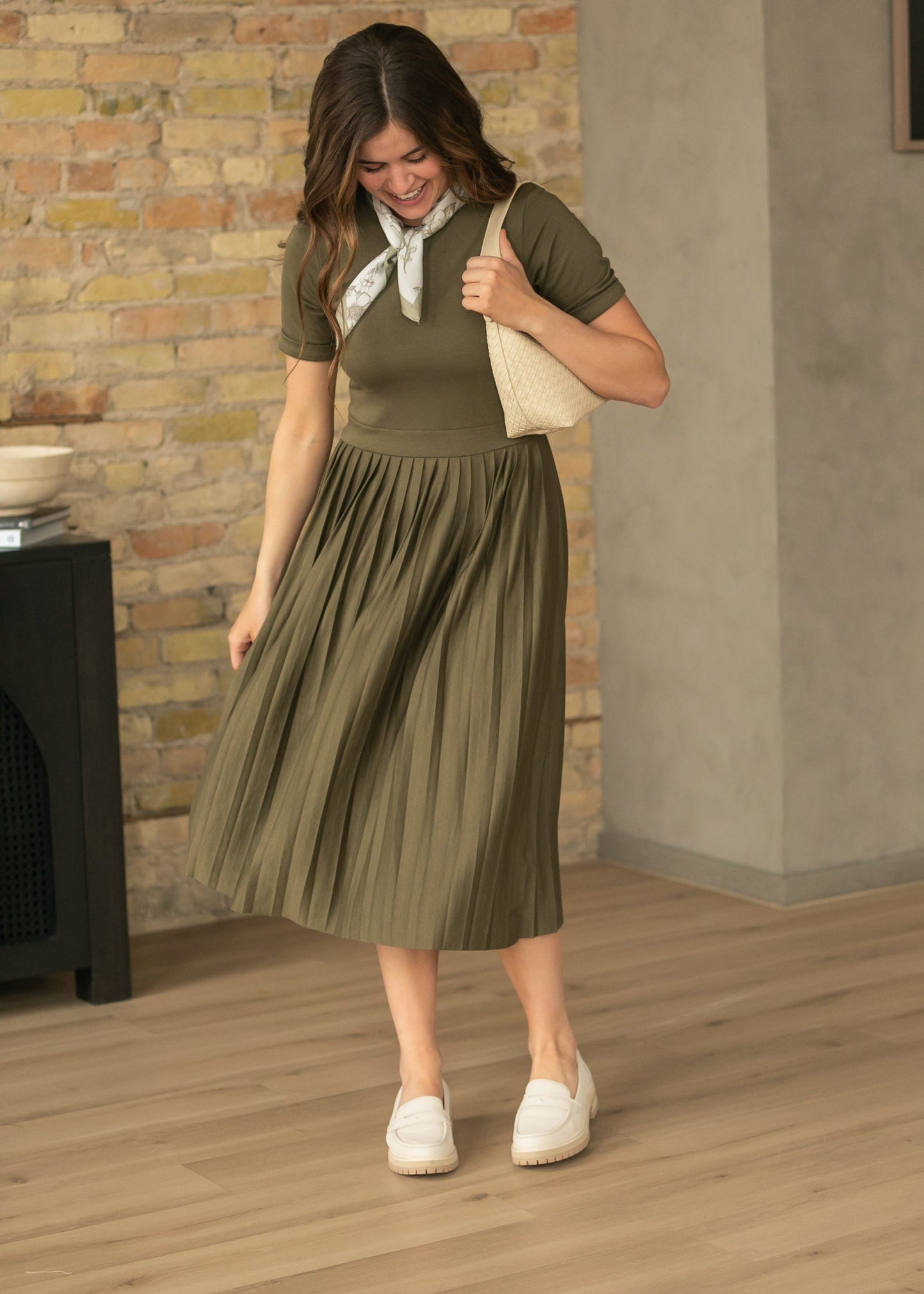 Vestido Midi Plisado Emersyn Olive