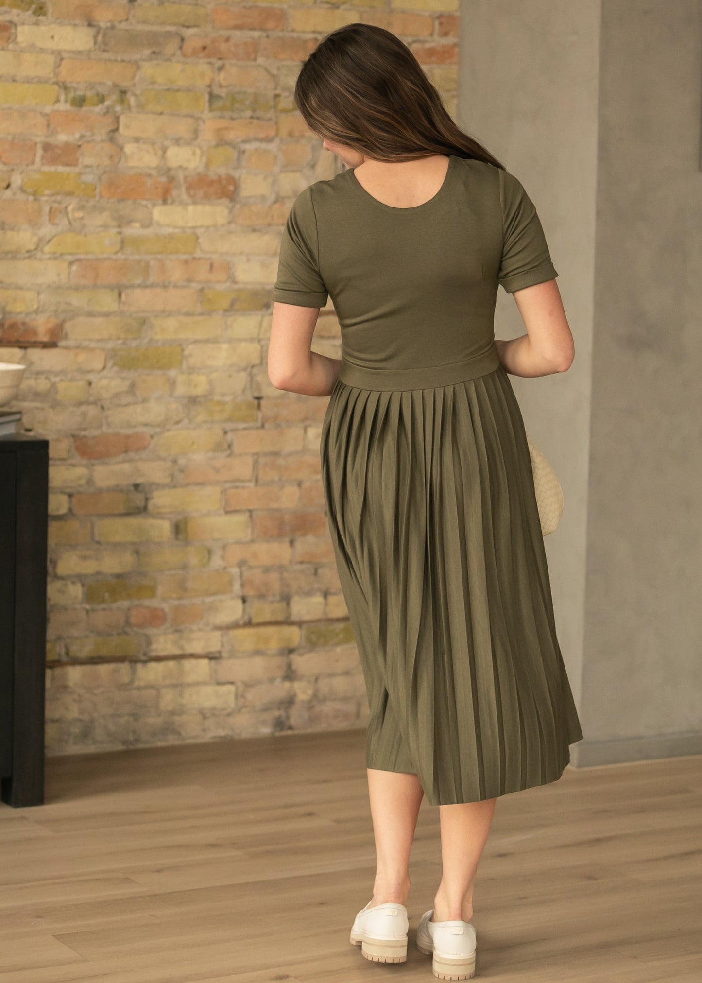 Vestido Midi Plisado Emersyn Olive