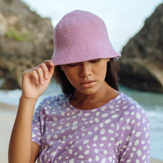 Sombrero de pescador de crochet FLORETTE en lila y morado