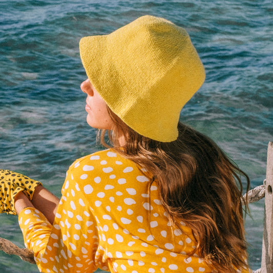 Sombrero de pescador de crochet FLORETTE en amarillo