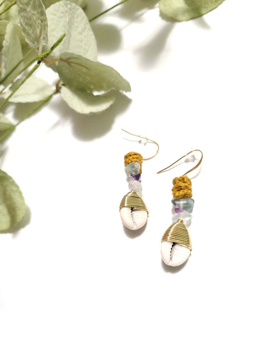 Pendientes de concha de cauri de fluorita