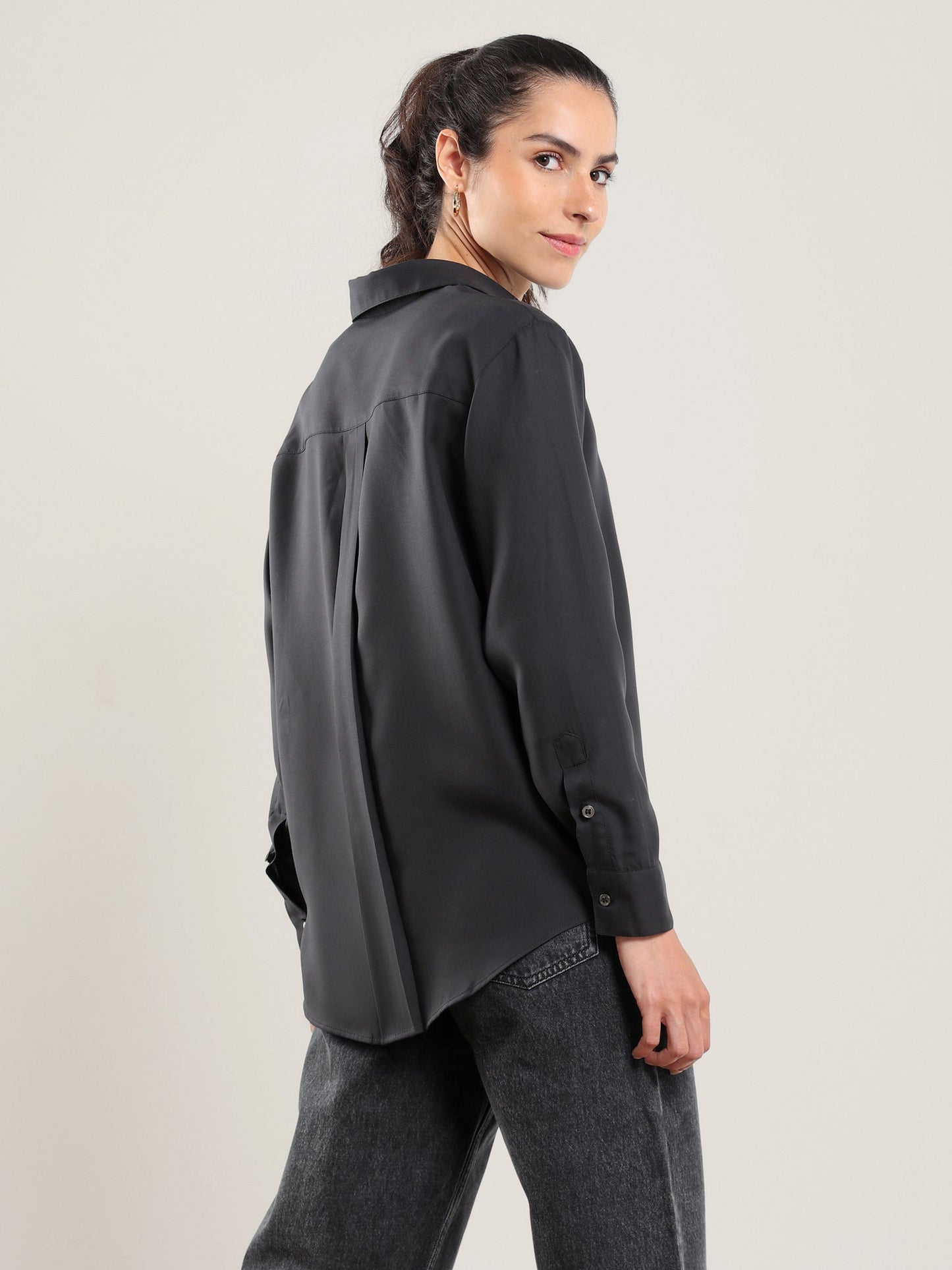 Camisa abotonada de tencel - negra