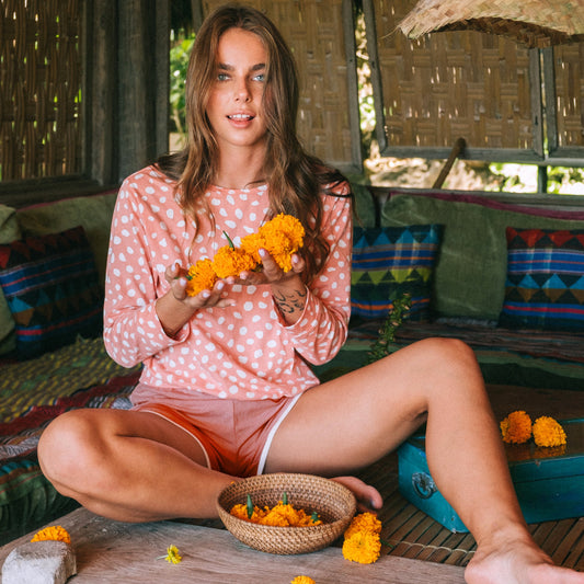 Pantalones cortos de bambú para correr junto al mar para niña en color rosa del desierto