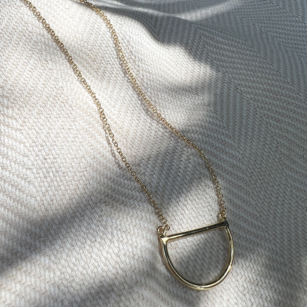 Collar de media luna