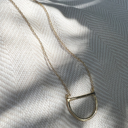 Collar de media luna