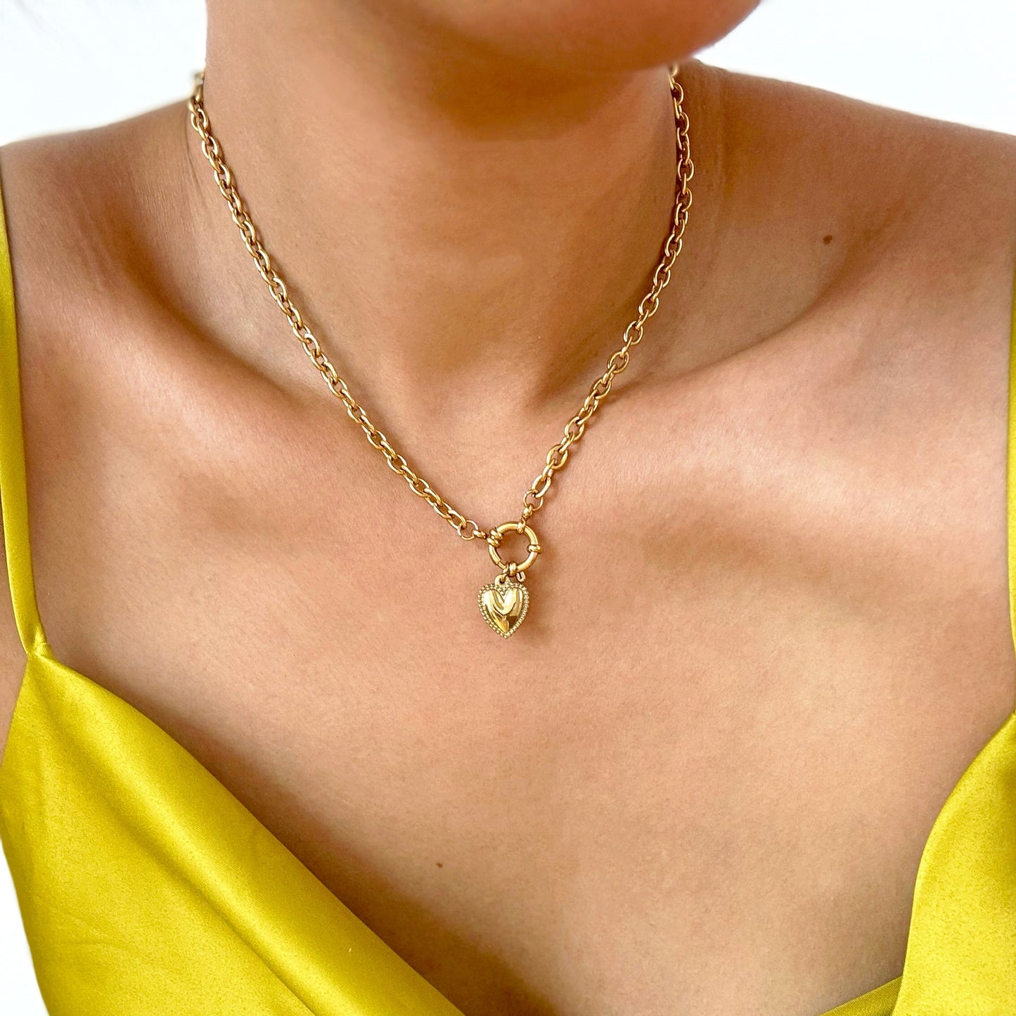 CHARM COLGANTE DE CORAZÓN DE ENCAJE DORADO