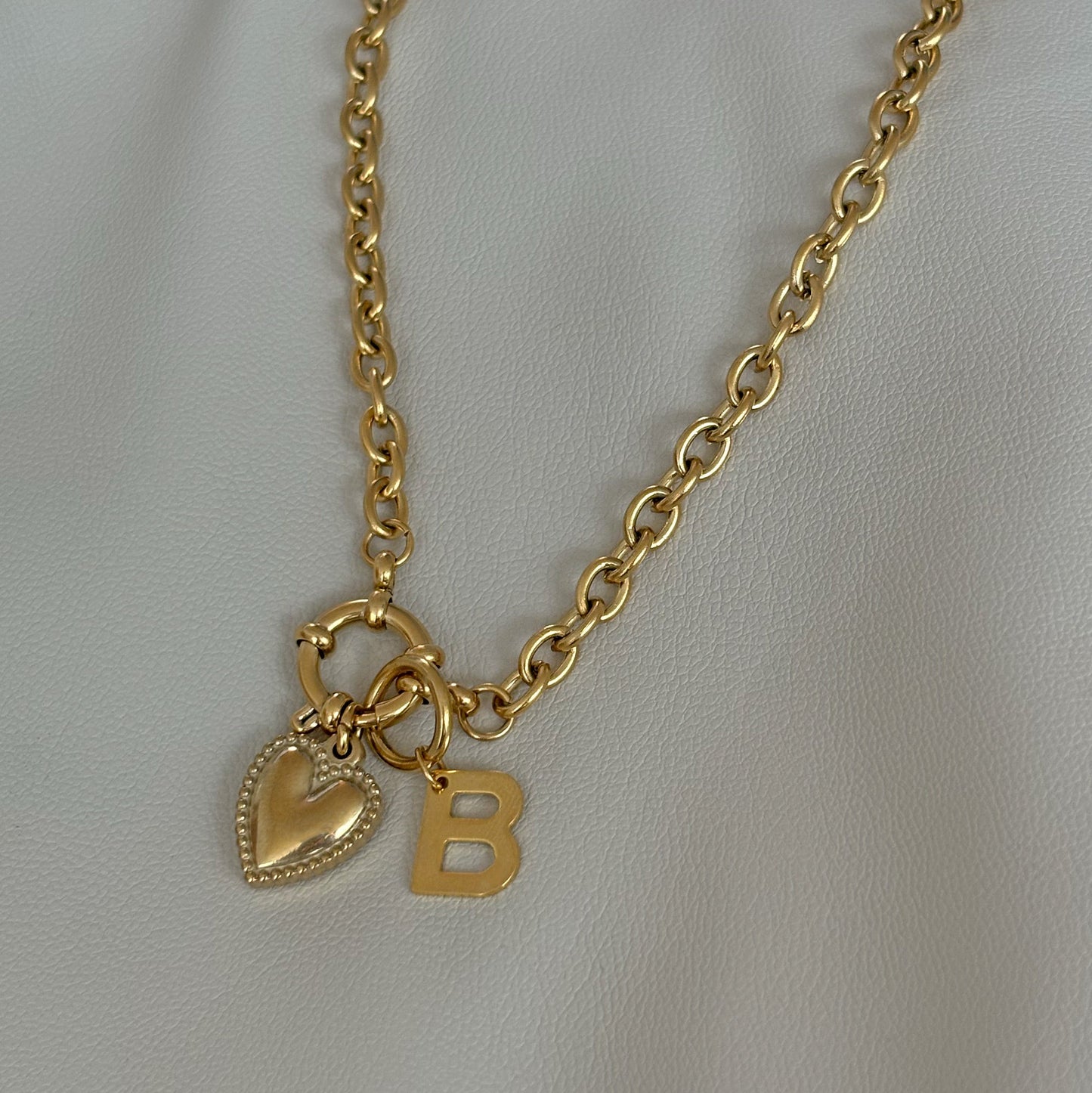 CHARM COLGANTE DE CORAZÓN DE ENCAJE DORADO