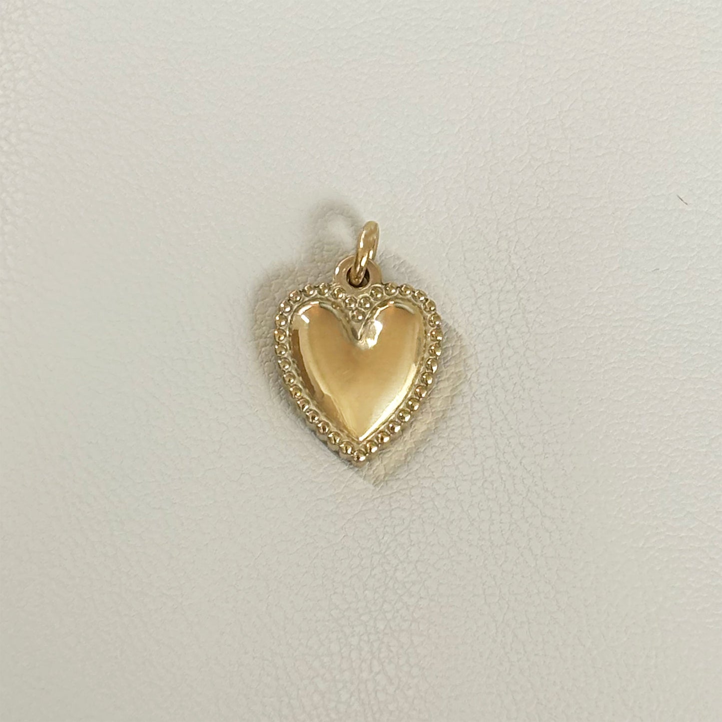 CHARM COLGANTE DE CORAZÓN DE ENCAJE DORADO