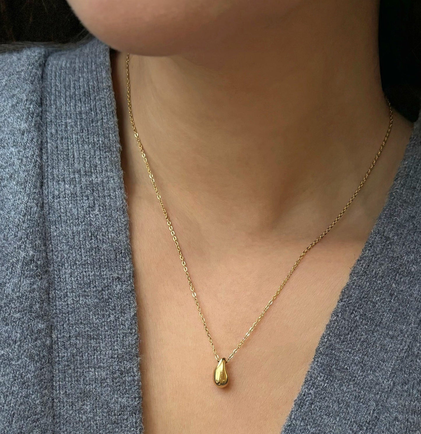 COLLAR CON COLGANTE DE LÁGRIMA DE ORO DE PENÉLOPE