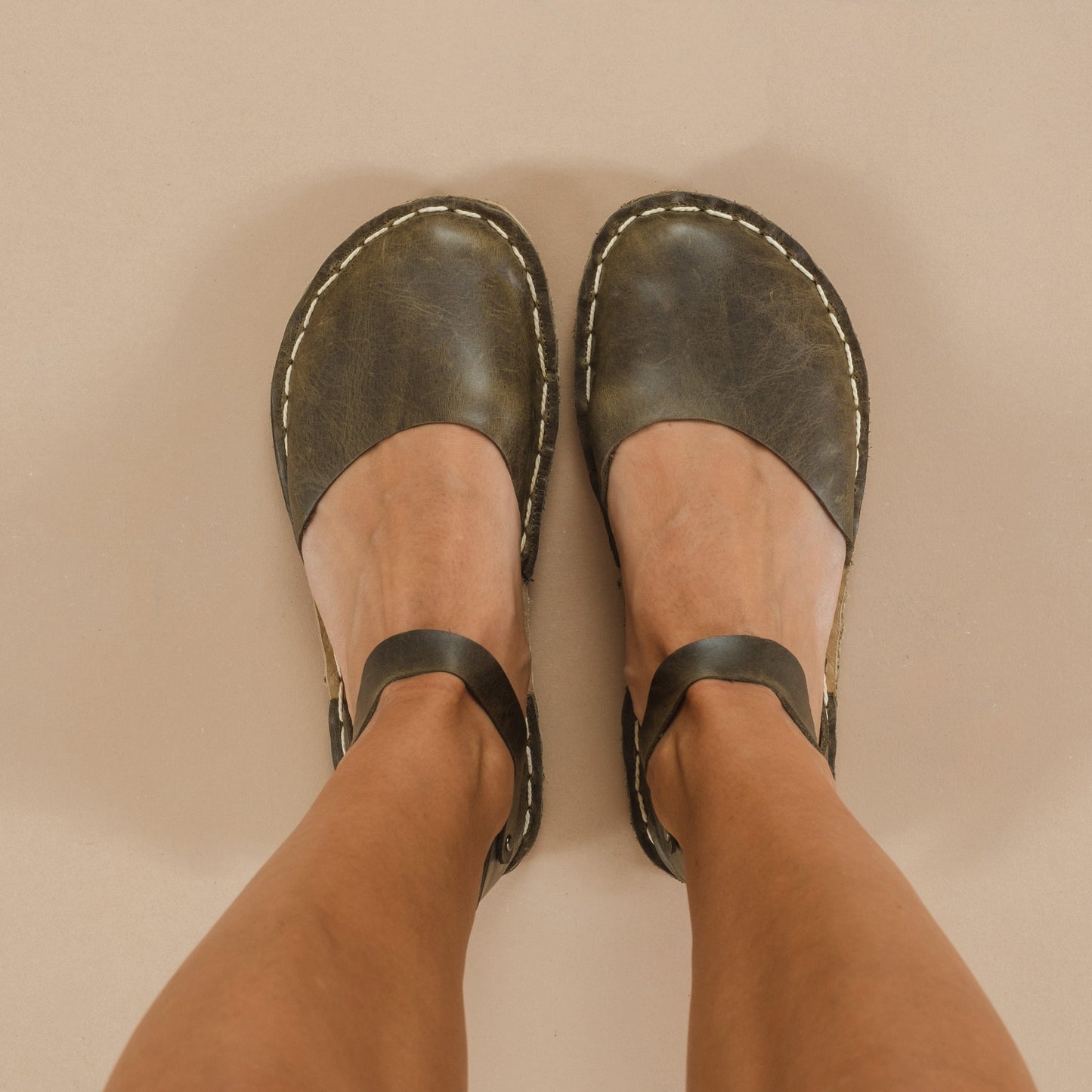 Sandalias descalzas verdes