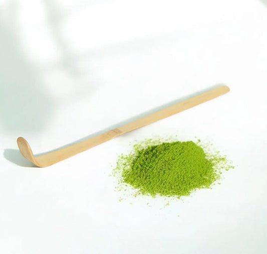 Raspador de matcha de bambú hecho a mano