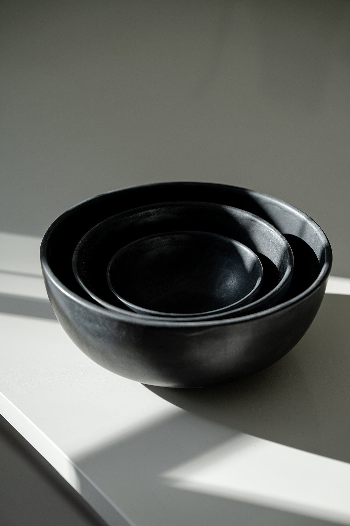 Cuenco para servir ensalada de gres negro mate