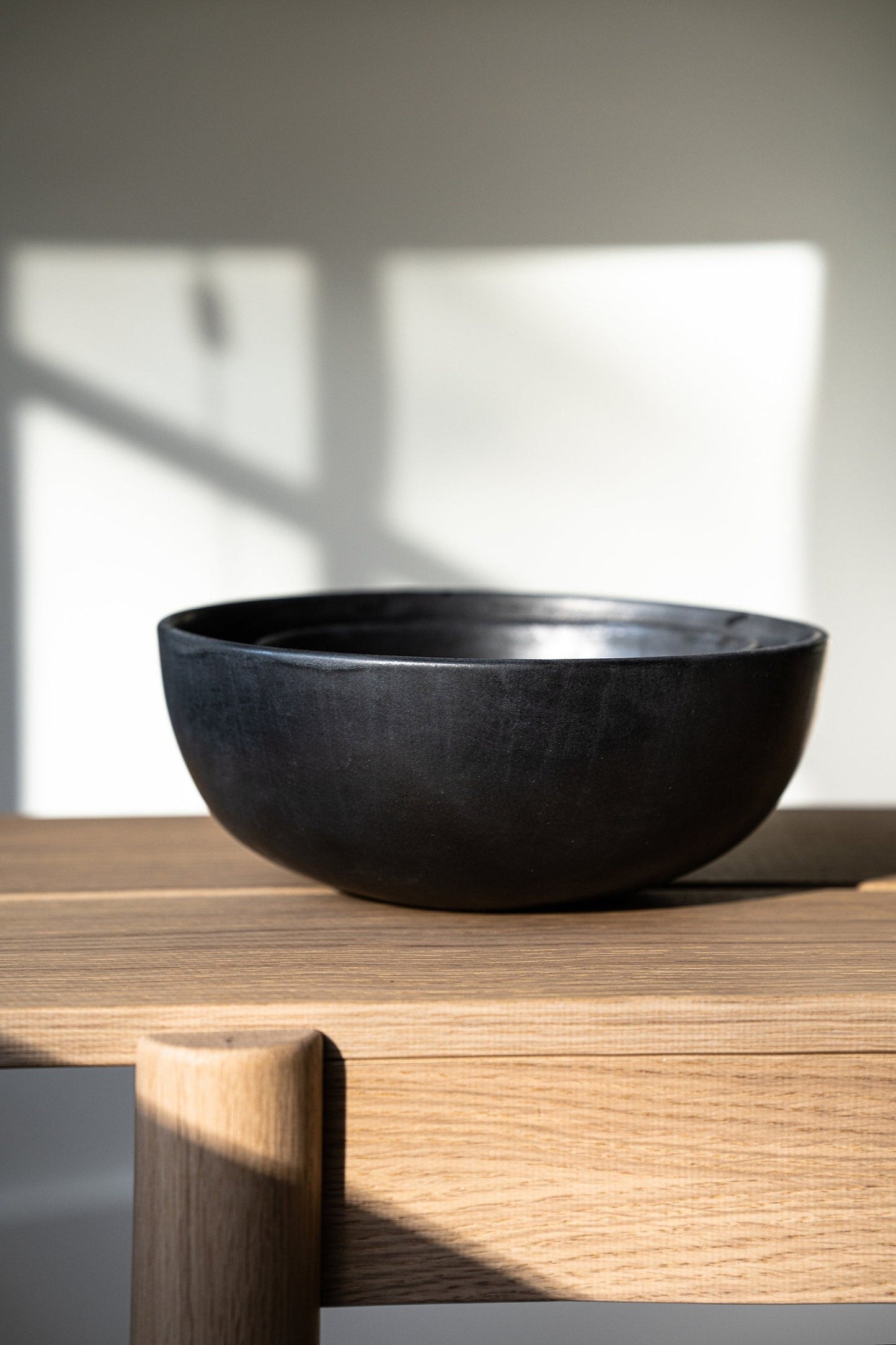 Cuenco para servir ensalada de gres negro mate