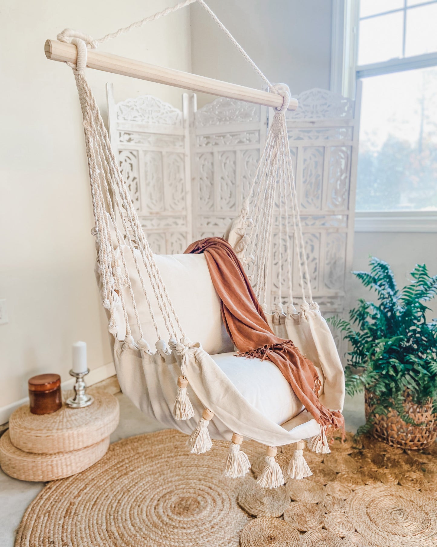Silla hamaca pequeña de estilo bohemio para interiores con borlas | LOLITA Jr.