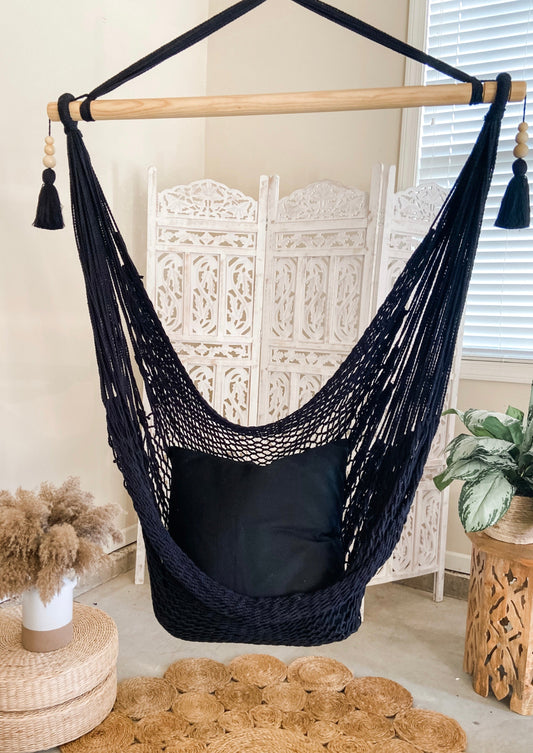 Silla hamaca de macramé tejido negro con borlas | DIANA