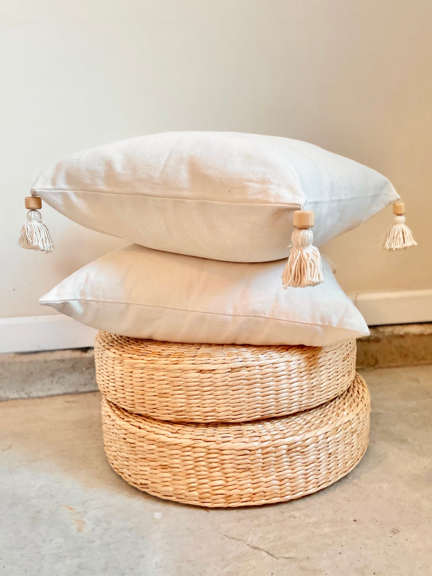 Silla hamaca pequeña de estilo bohemio para interiores con borlas | LOLITA Jr.