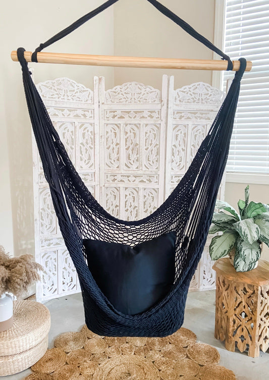 Silla colgante tipo hamaca tejida en macramé negro | DIANA