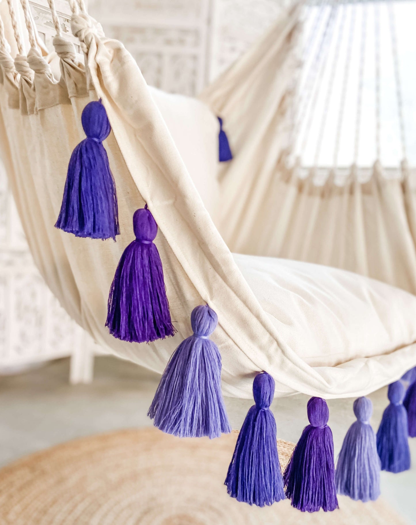 Silla hamaca colgante estilo boho morado con borlas | LILY