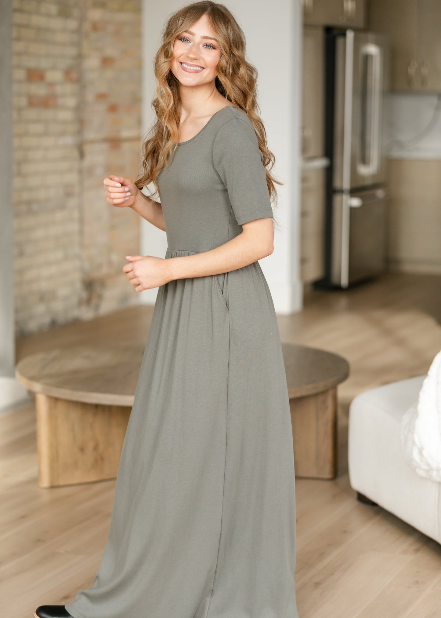 Vestido maxi Jasmine de canalé color oliva
