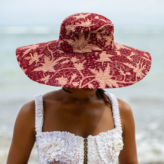 Sombrero chinoiserie batik de KUSUMA en granate rojo
