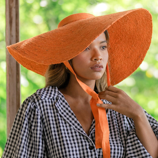 Sombrero de paja de yute de ala ancha LOLA en color naranja