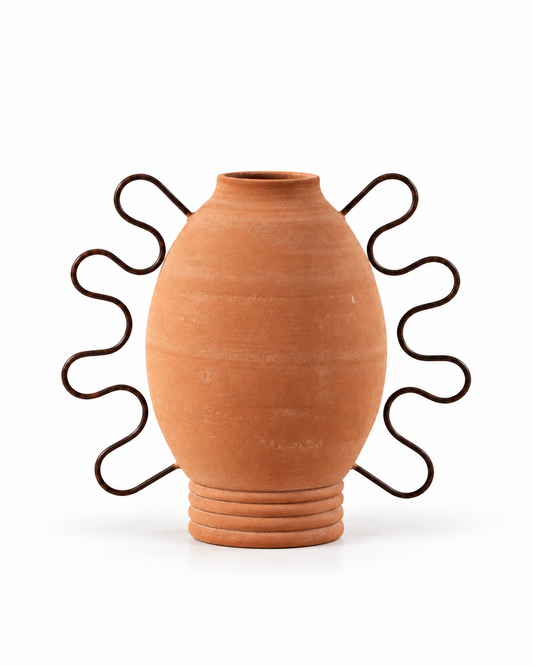 Vasija de terracota Aman de Diego Olivero Studio