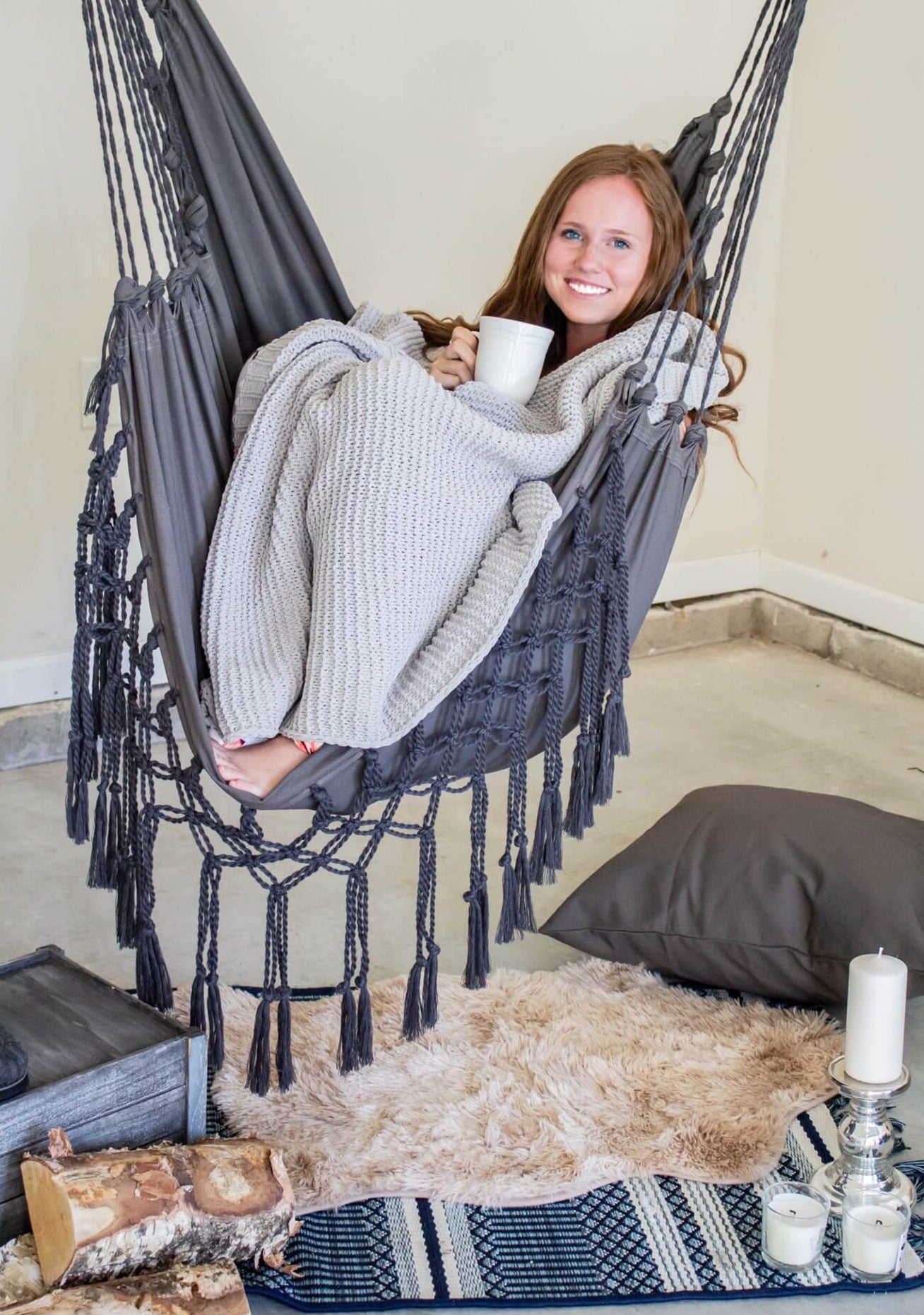 Silla hamaca colgante de macramé estilo boho gris | SERENA