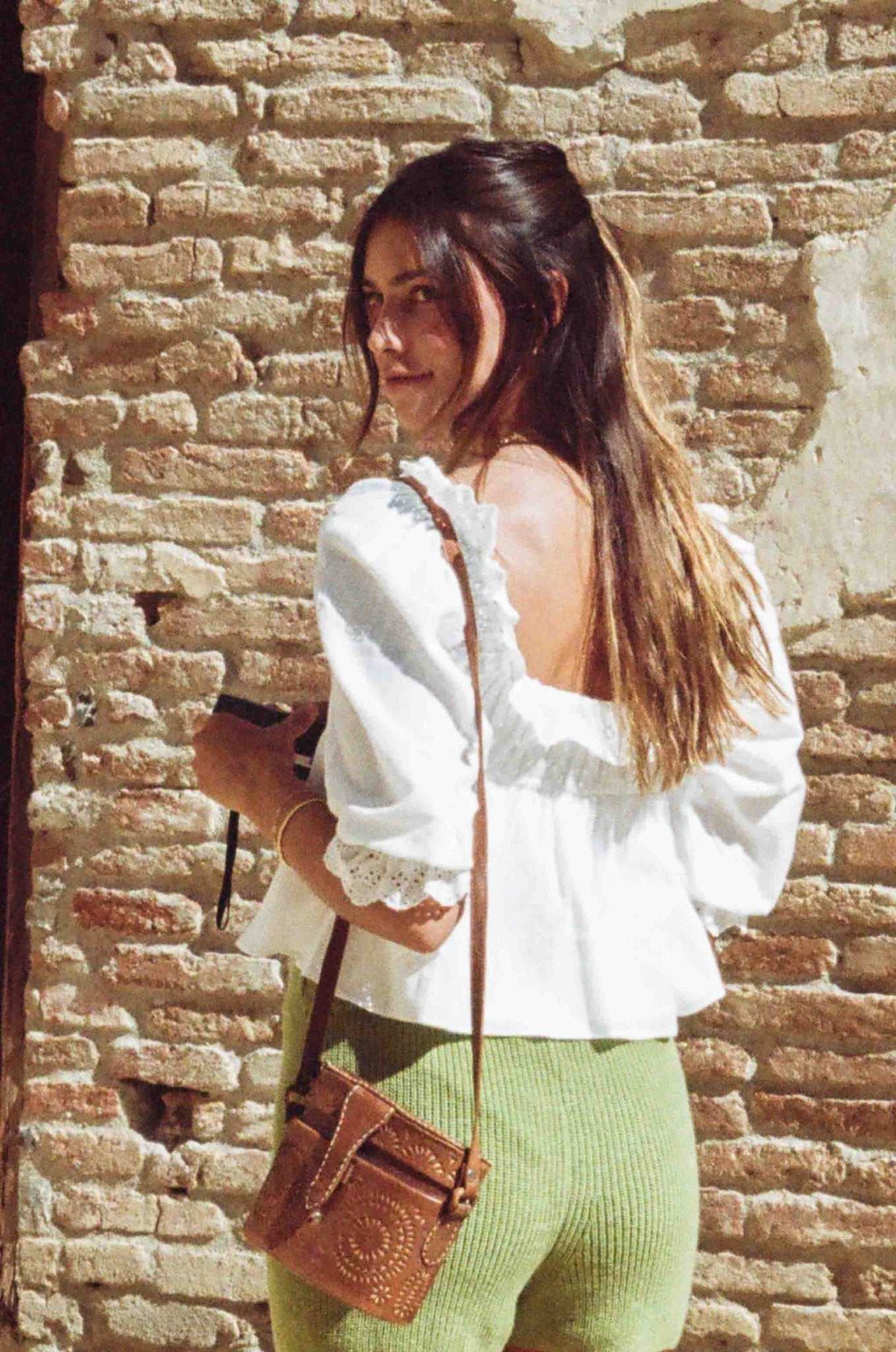 Maggie Crop - Blusa de algodón con encaje blanco