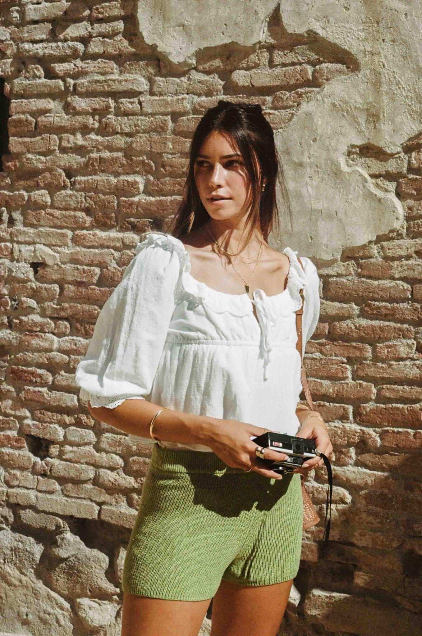 Maggie Crop - Blusa de algodón con encaje blanco