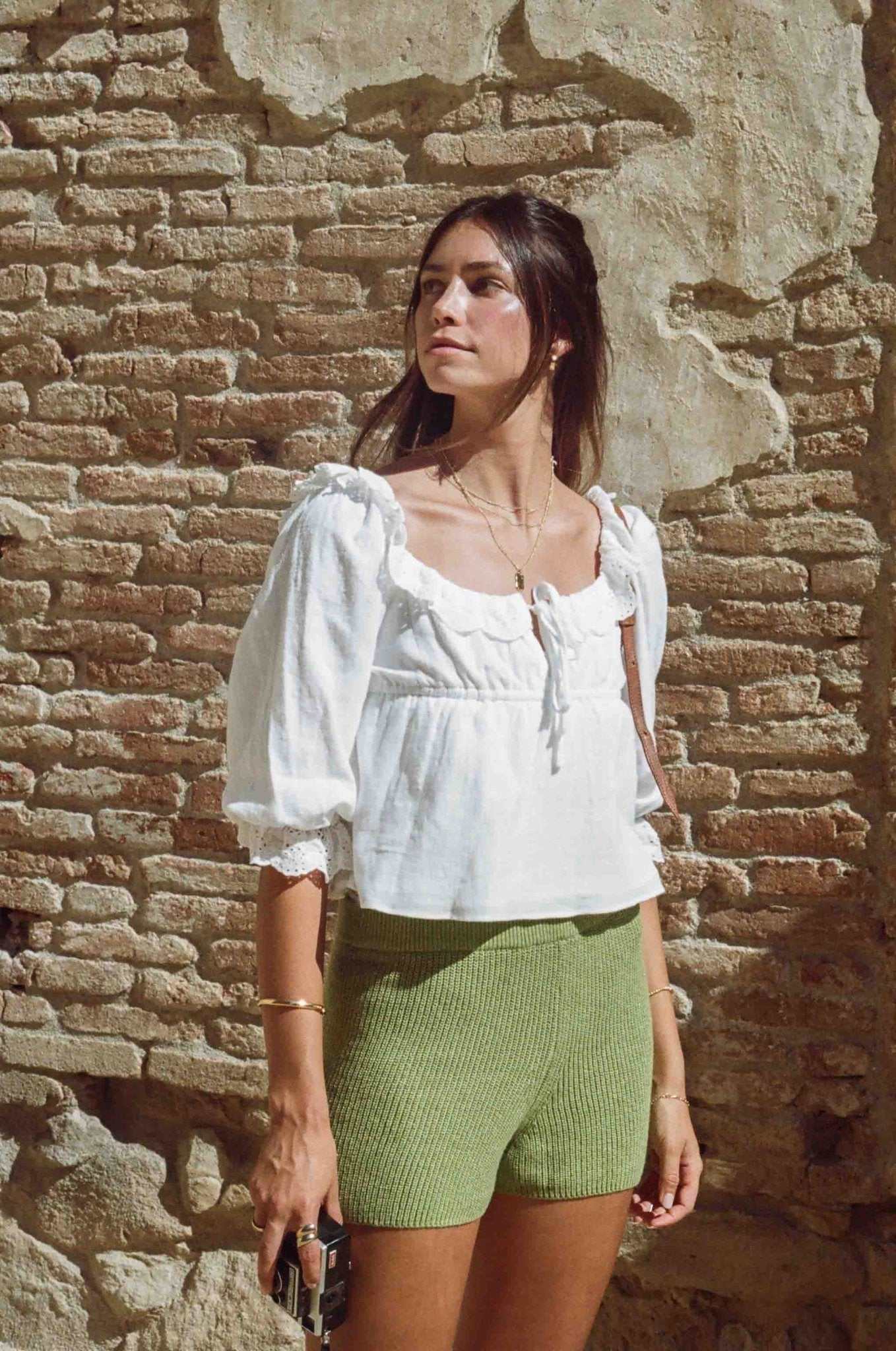 Maggie Crop - Blusa de algodón con encaje blanco