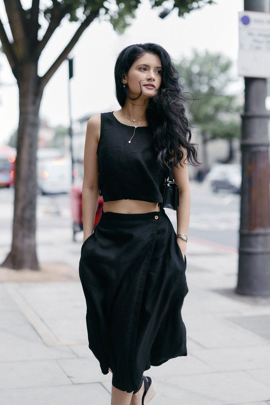 Falda midi superpuesta en negro