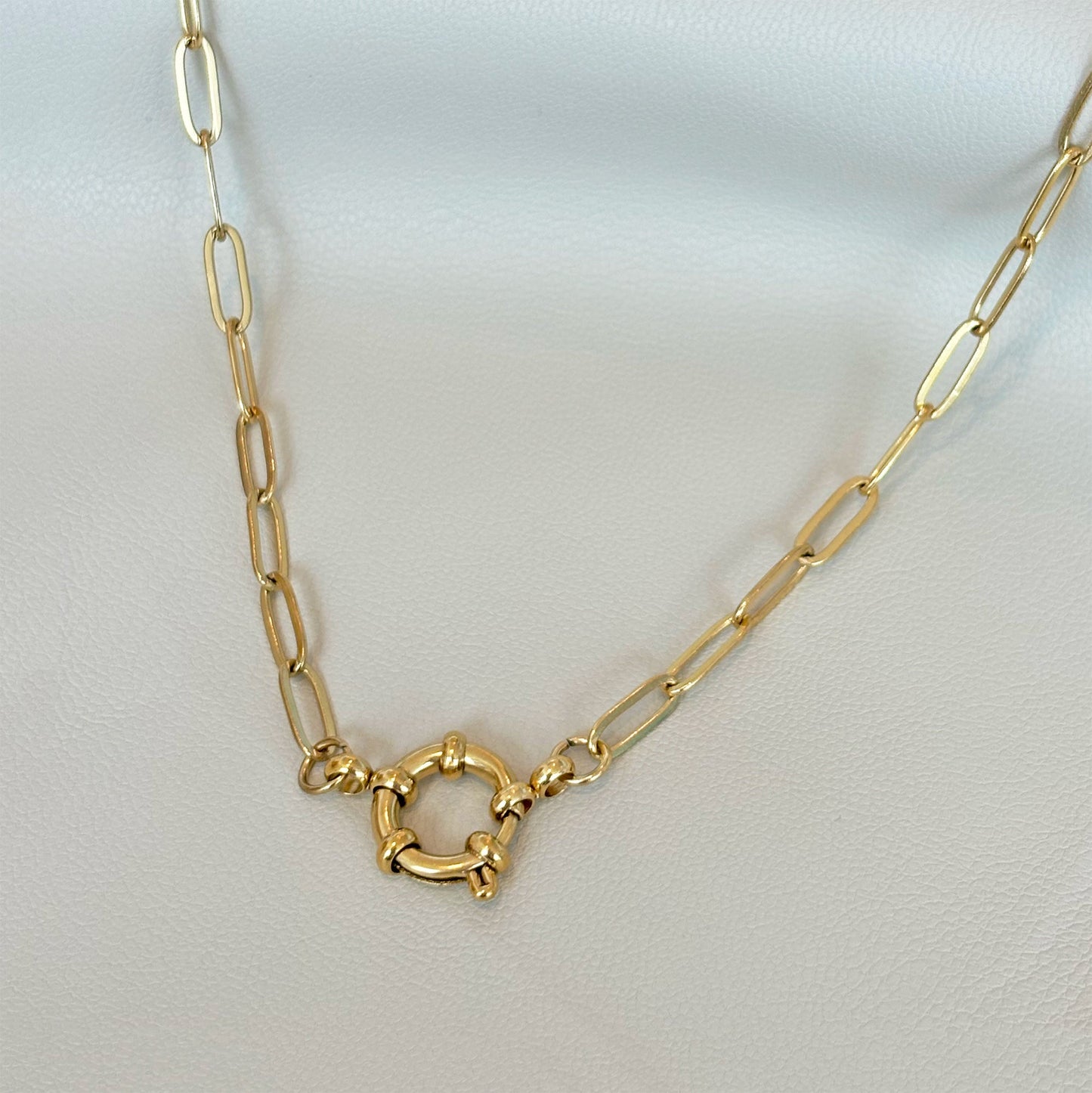 COLLAR CON DIJE DE CADENA DE CLIP DE PAPEL DORADO KELLY