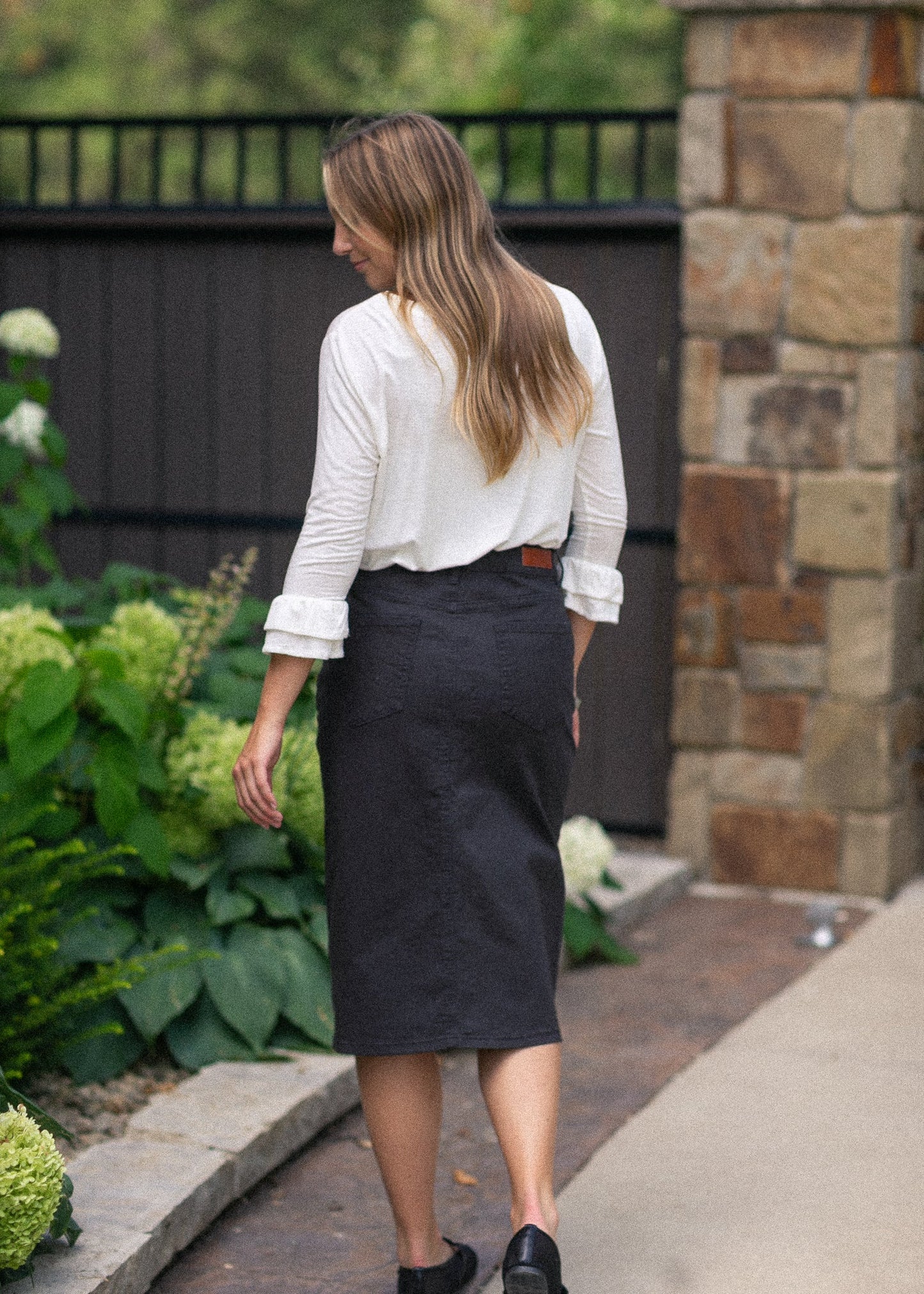 Falda midi de denim negro Remi Onyx