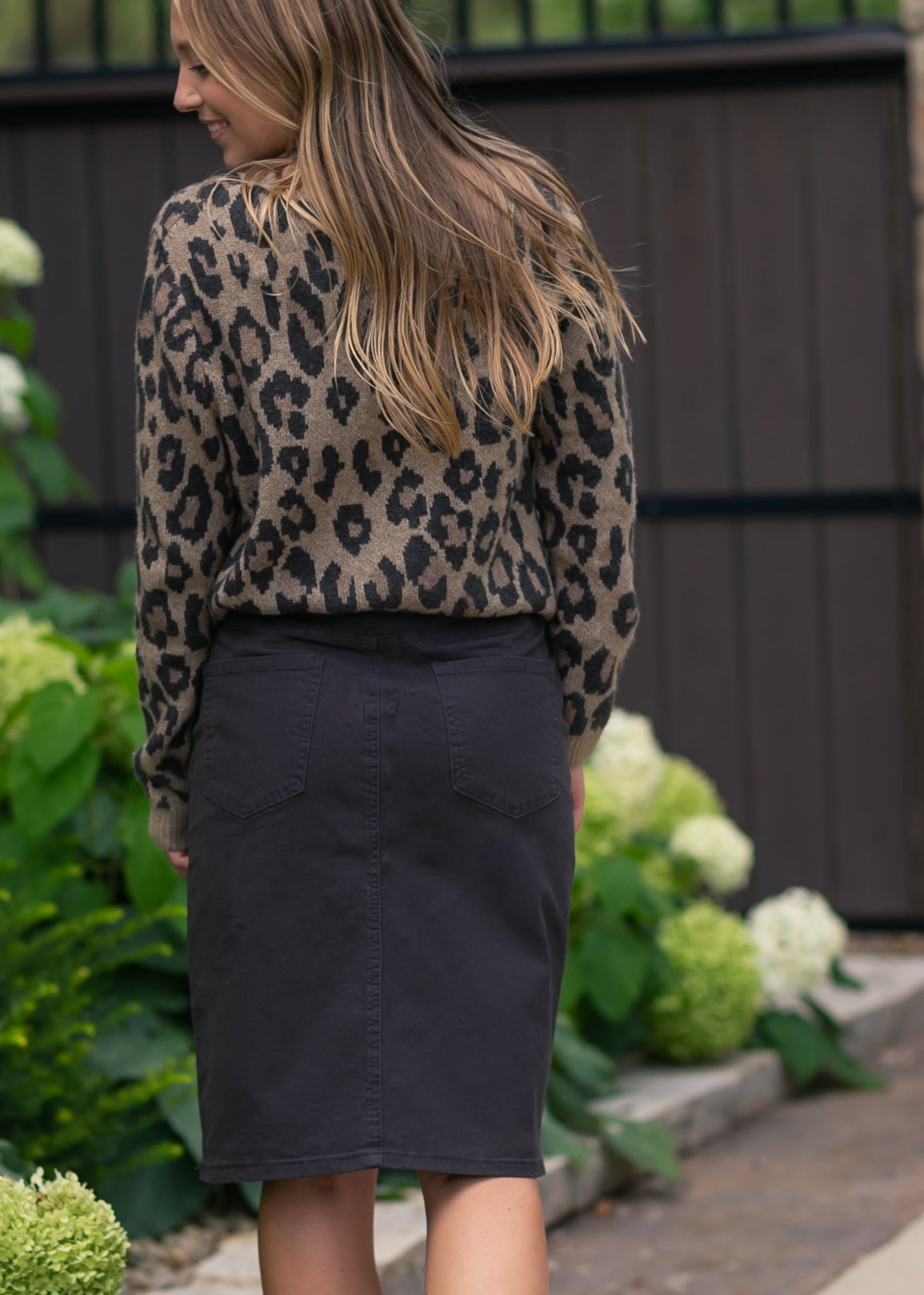 Falda midi de denim negro Remi Onyx