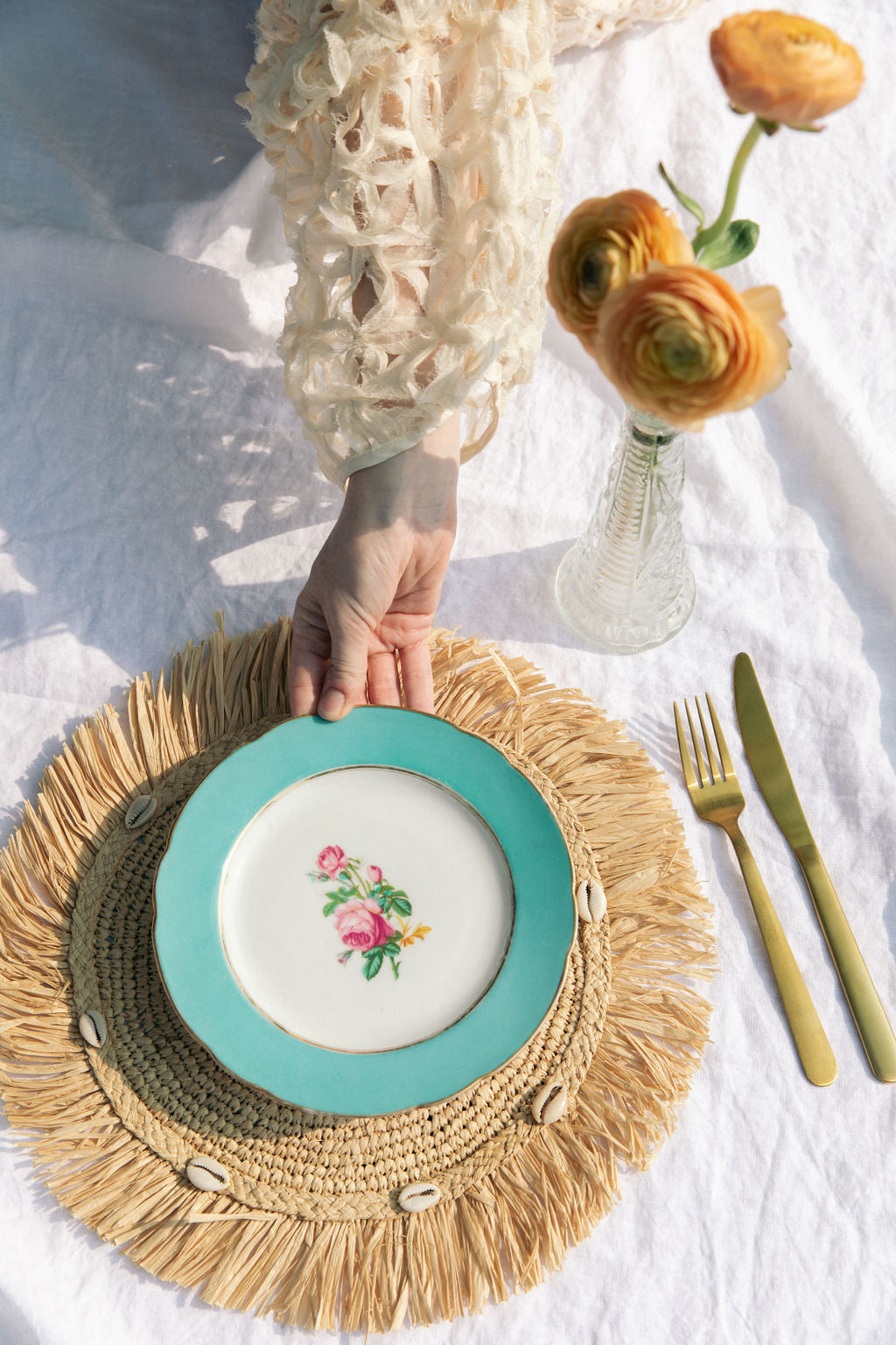 Round natural raffia tabletop with fringes, Woven raffia Placemat