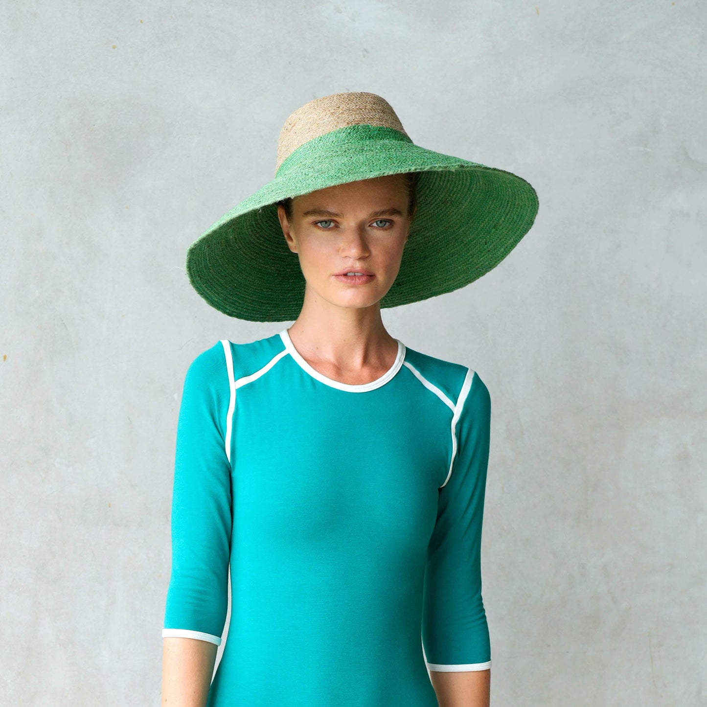 Sombrero de paja tejido a mano RIRI Duo de yute en tonos natural y verde Kelly
