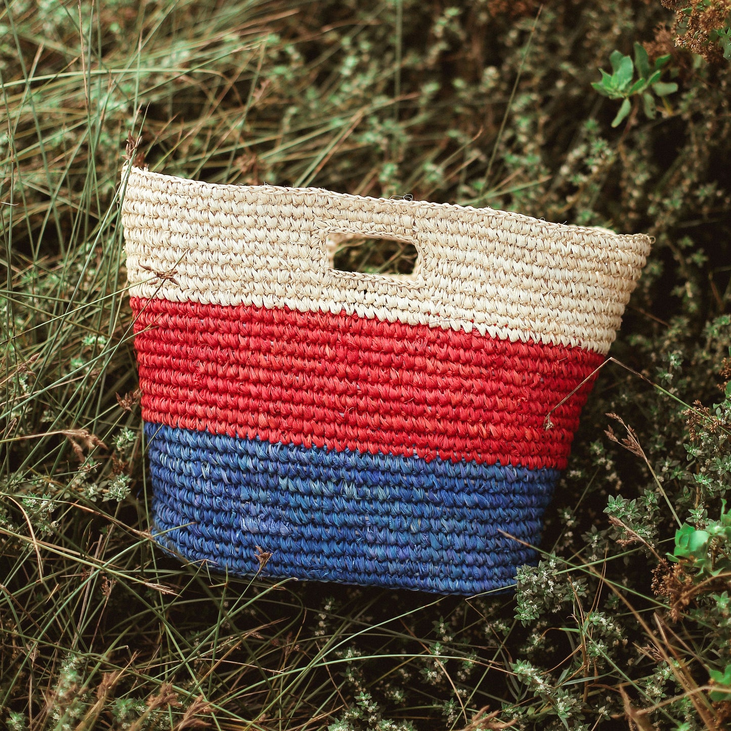 Bolso tote de rafia SAYAN, en rojo y azul