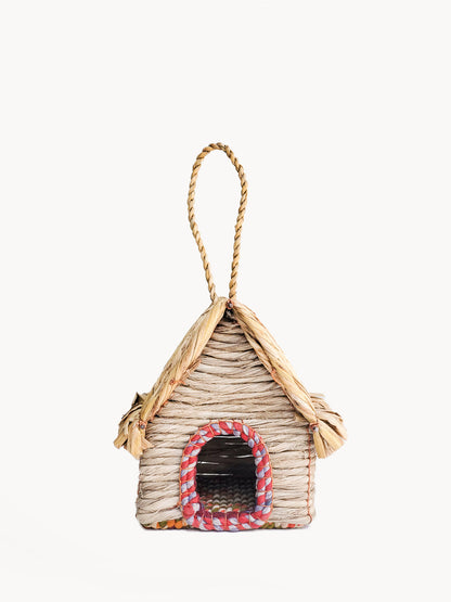 Casa para pájaros con pastos marinos y sari - Cabaña
