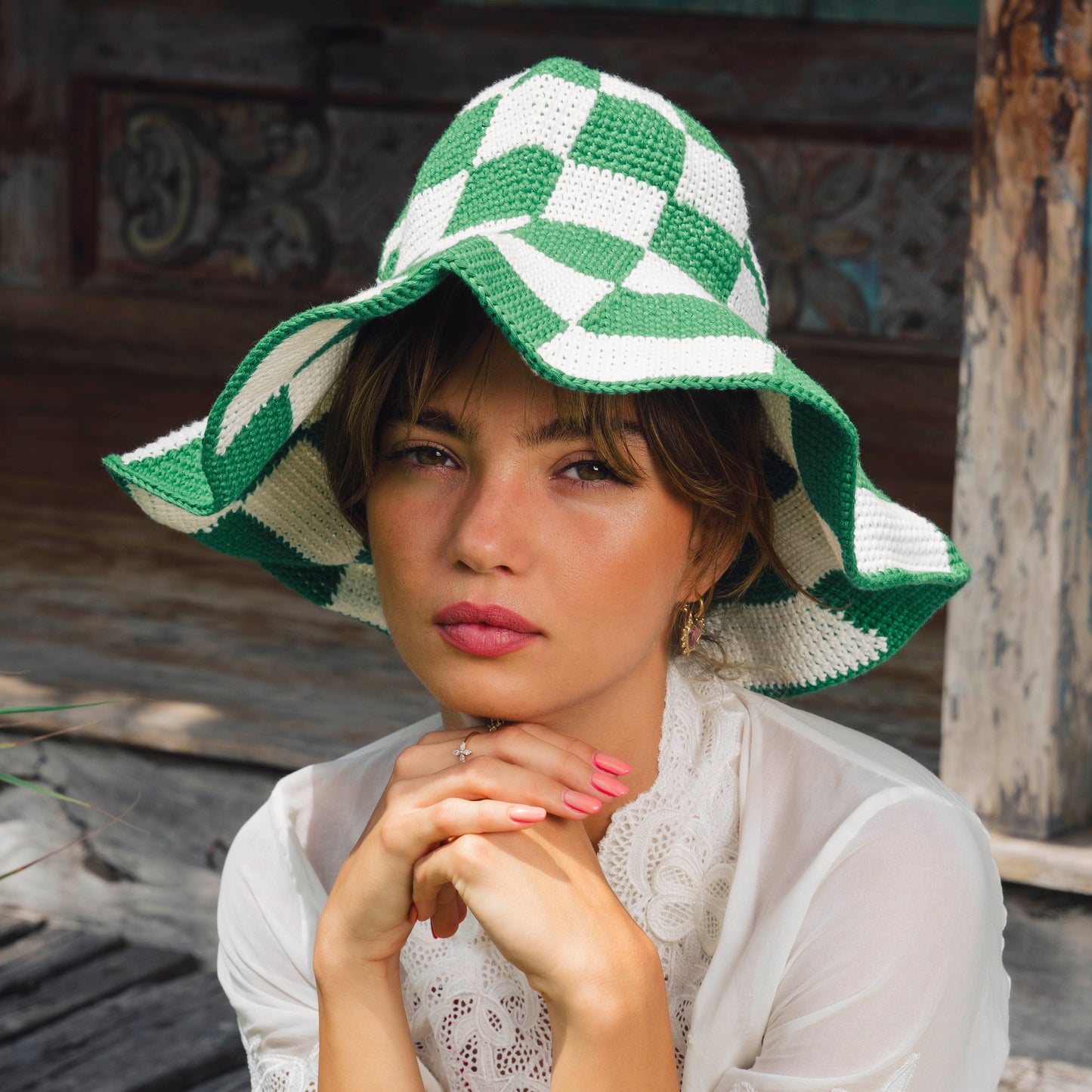Gorro de crochet a cuadros SHILO en verde y blanco