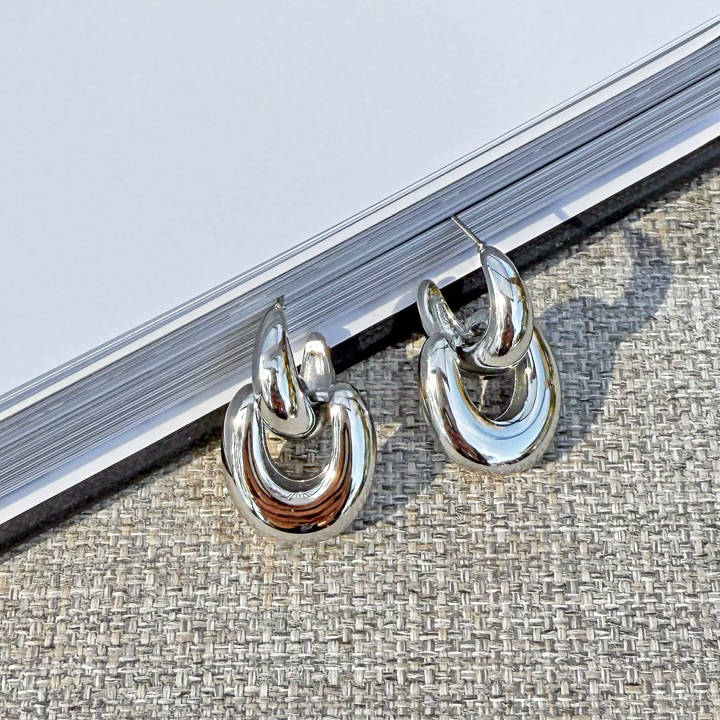PENDIENTES PRESLEY SILVER CON LLAMADOR DE PUERTA