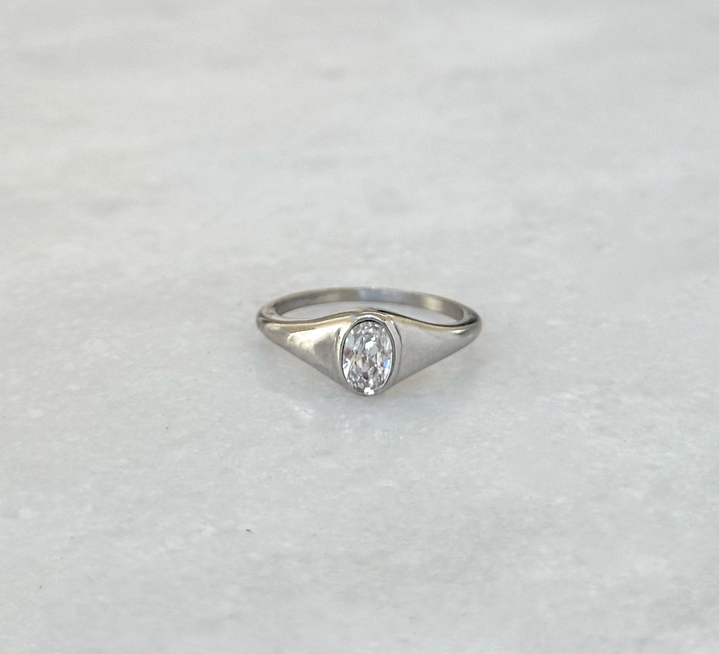 Anillo de sello ovalado Jeanie de plata