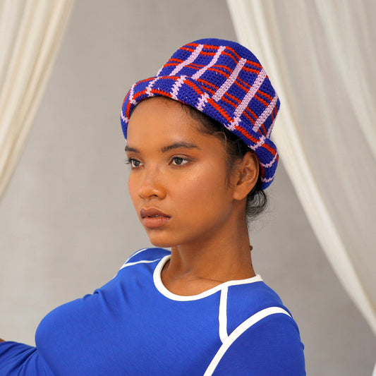 Gorro de crochet a cuadros de la HERMANDAD