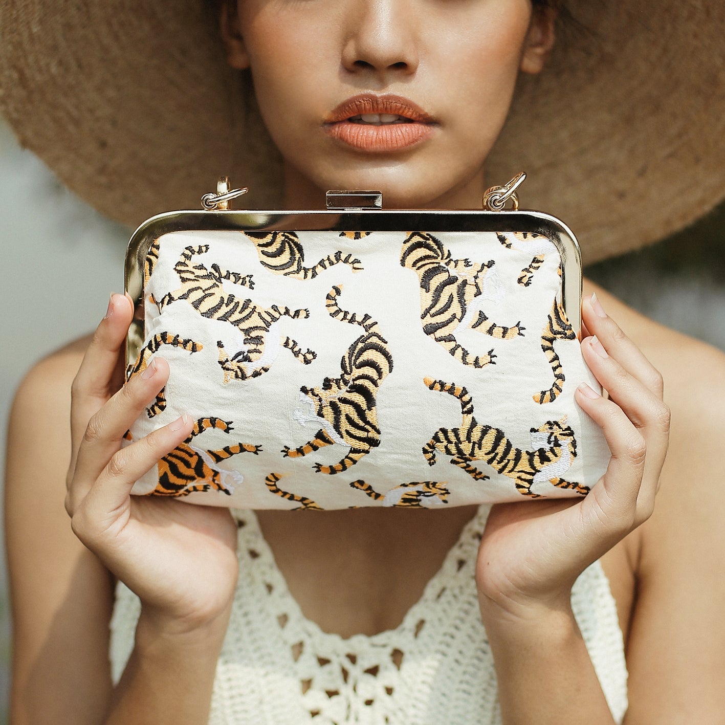 Clutch Tigre de Sumatra, en blanco marfil