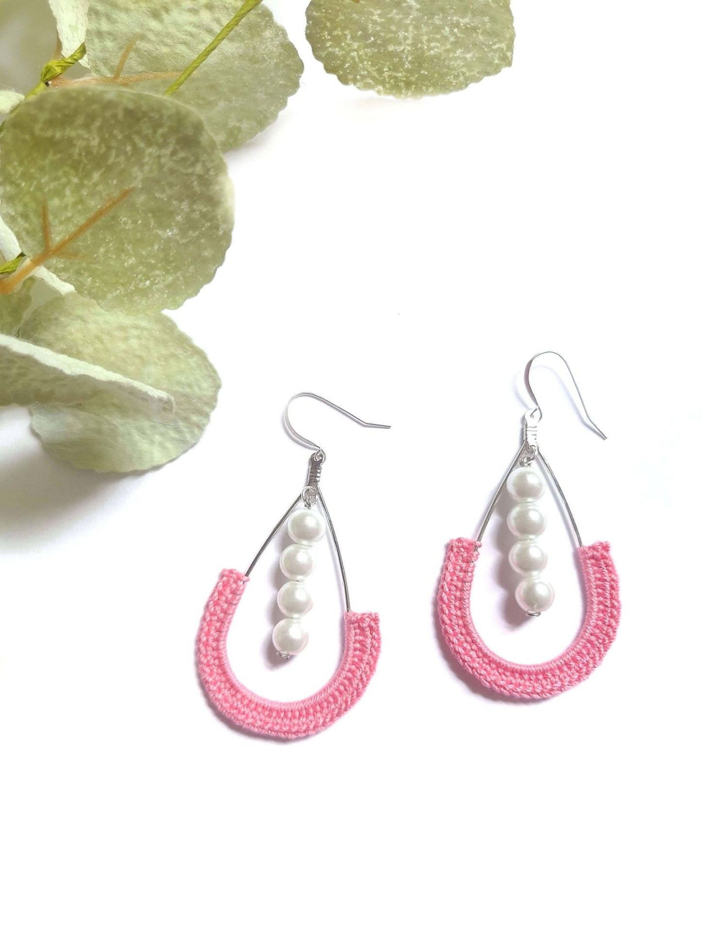 Pendientes con forma de lágrima y perlas forradas