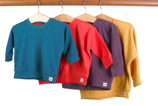 Sudadera sencilla para niño pequeño