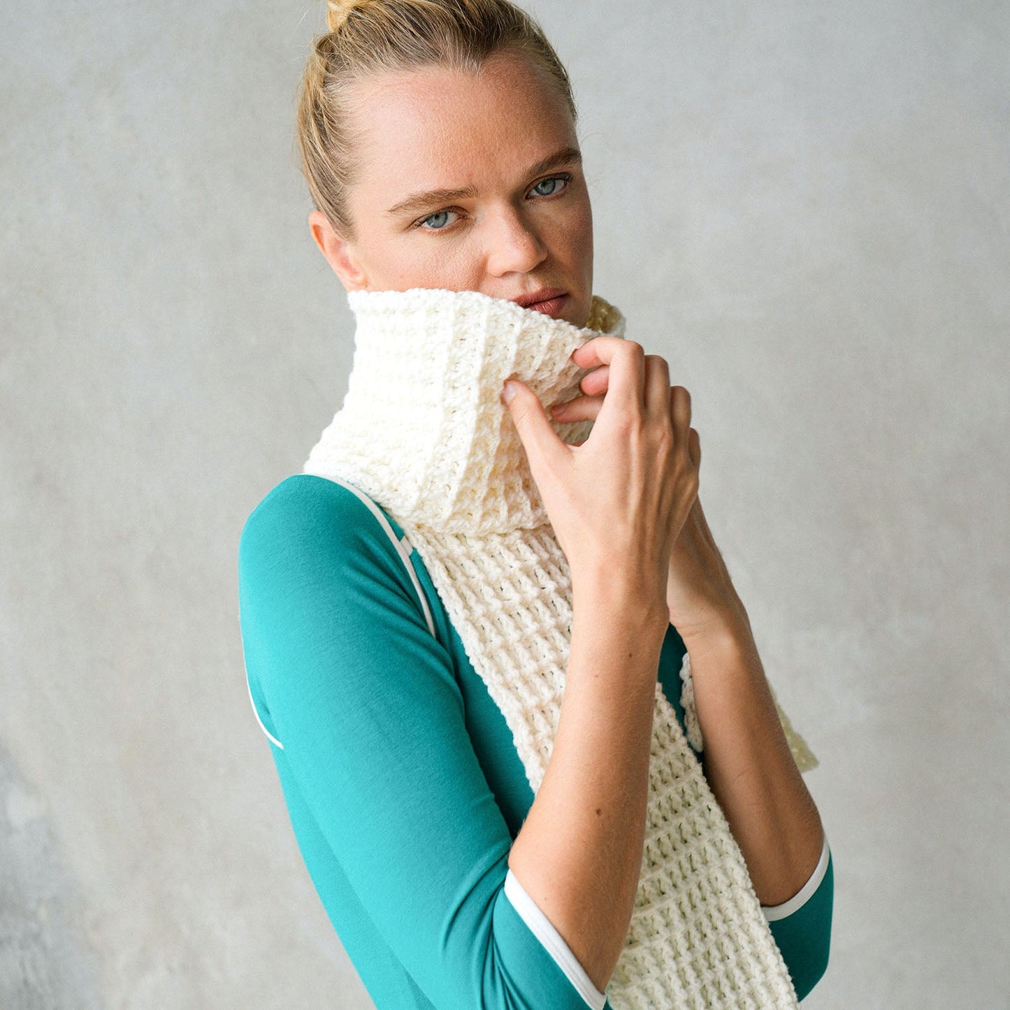 Bufanda de crochet WAFFLE en blanco roto