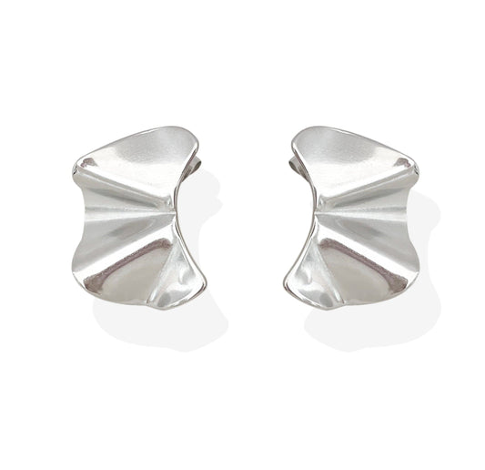 Pendientes de botón ondulados plateados Jacqueline