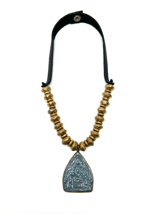 Collar Zen Templo de Latón